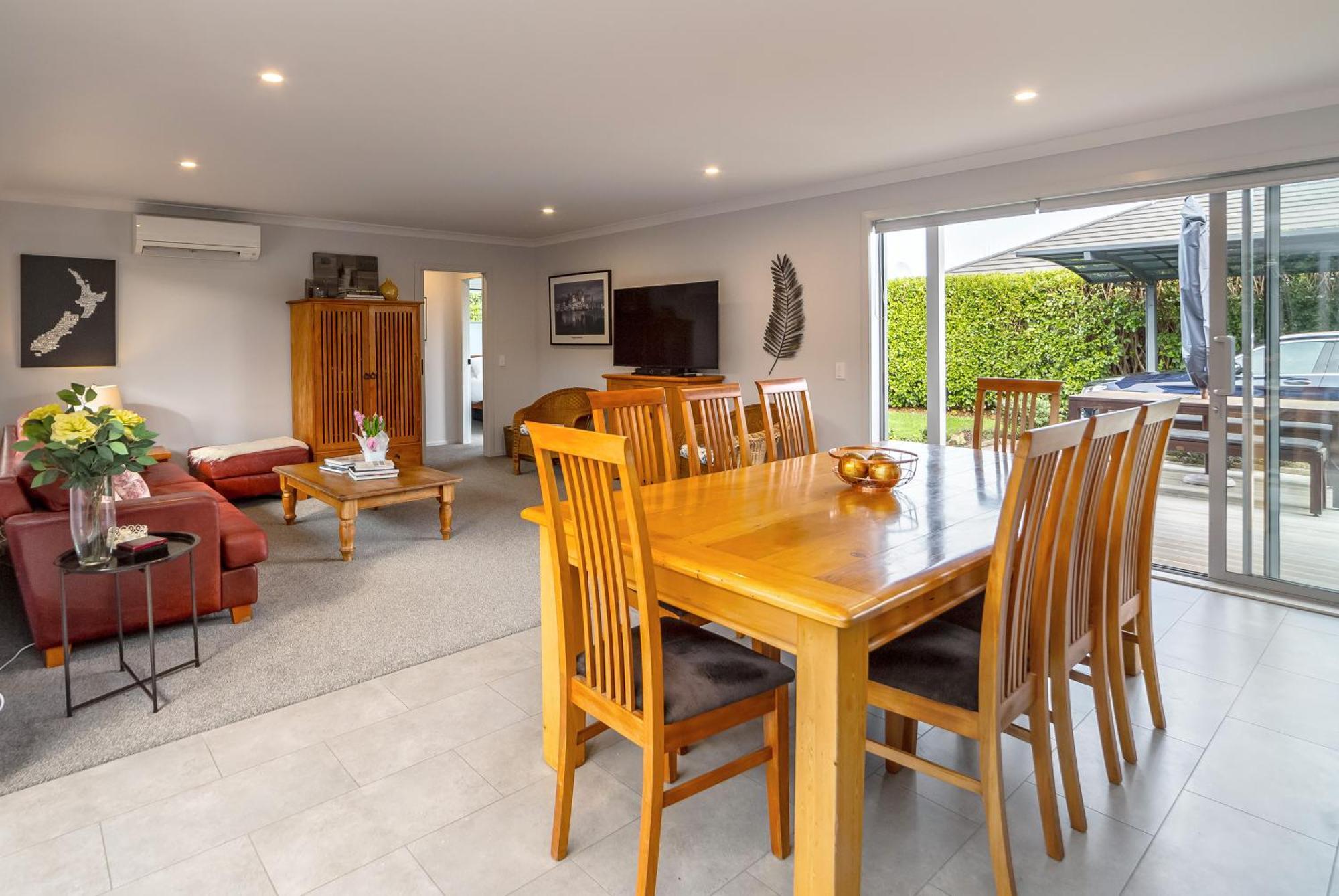 Wine Country Bach Villa Martinborough Exterior photo